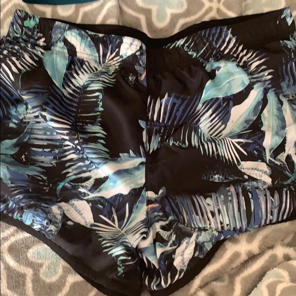 Active shorts - Picture 1 of 2